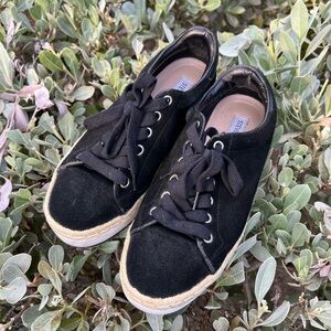 STEVE MADDEN BLACK SUEDE SNEAKER